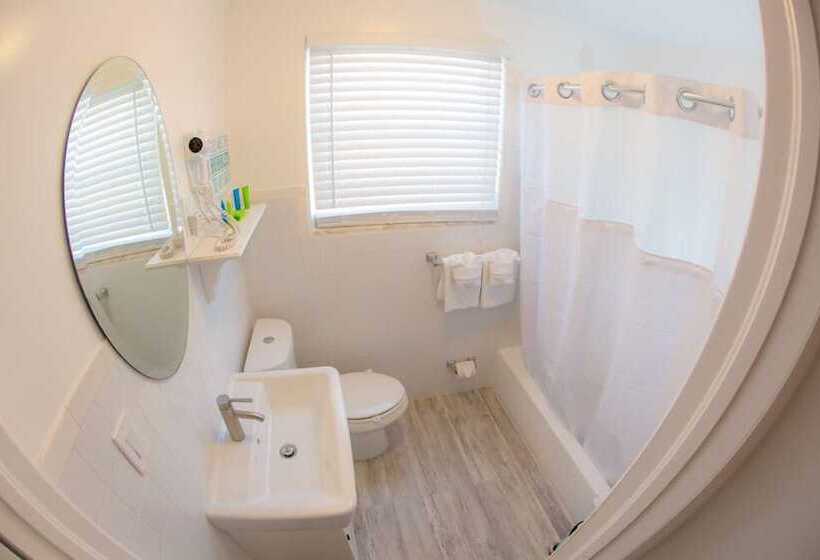 스위트 킹사이즈 침대, St. Pete Beach Suites