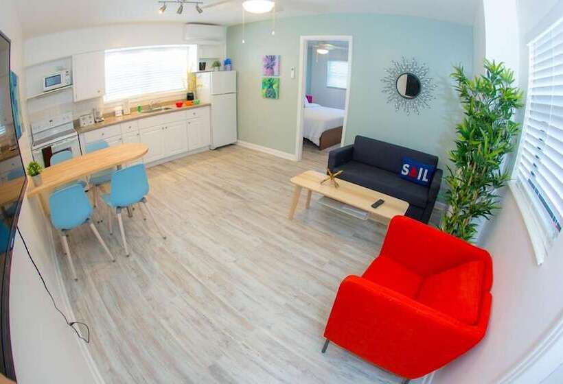 스위트 킹사이즈 침대, St. Pete Beach Suites