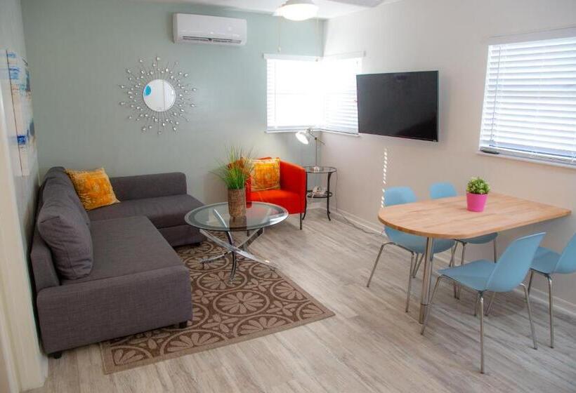 스위트 킹사이즈 침대, St. Pete Beach Suites
