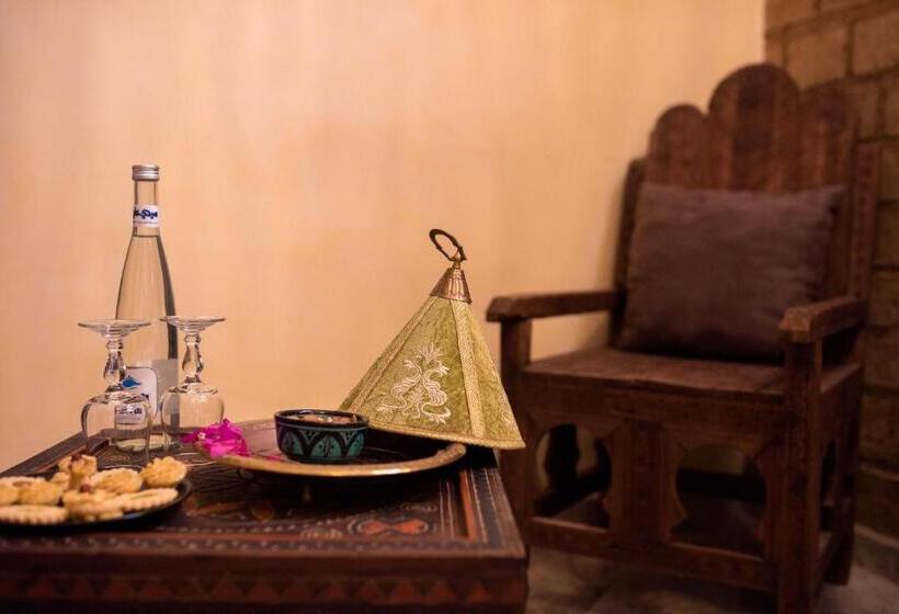 اتاق استاندارد سه نفره, Riad  Ksar Aylan