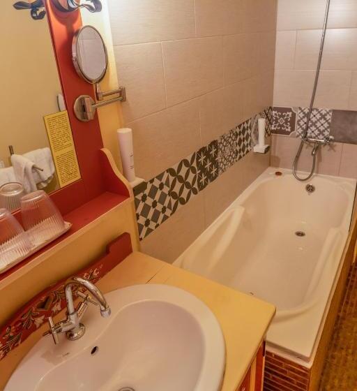 اتاق استاندارد سه نفره, Casa Saseasca