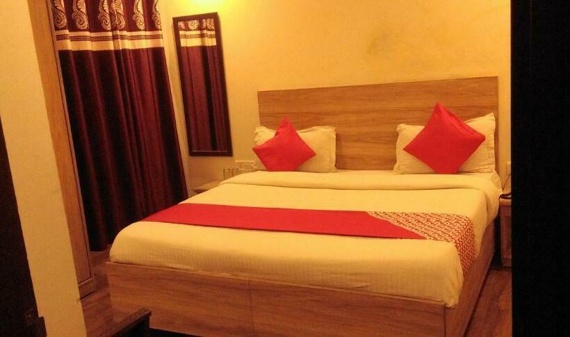 Quarto Deluxe, Airport Hotel Golden Bliss Near Delhi Airport
