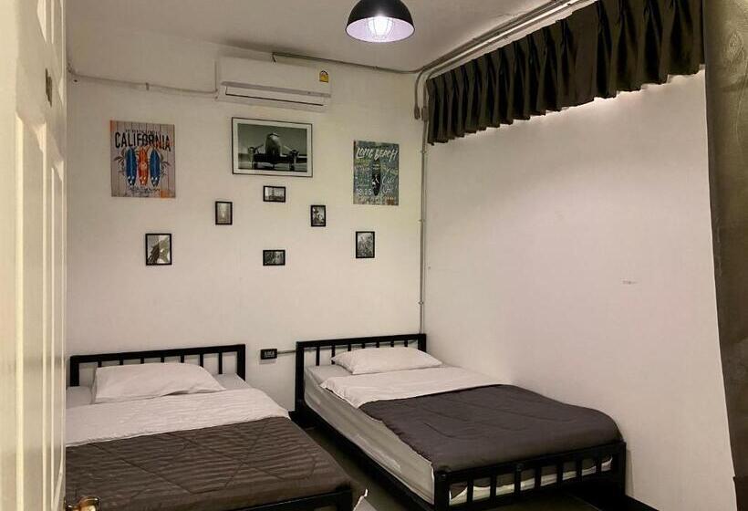 Номер Стандарт Совместная Ванная, Backpack Hostel
