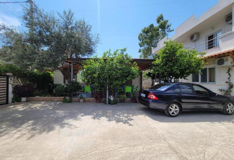 اتاق لوکس, Vila Geri