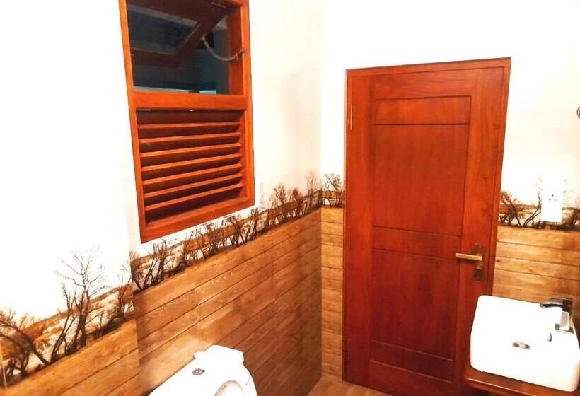 Номер Deluxe, New Sea Lion Guest House