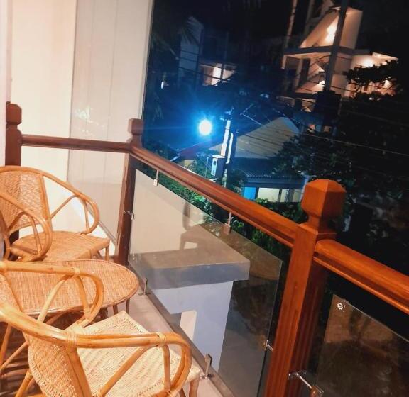 Трехместный Номер Стандарт с Балконом, New Sea Lion Guest House