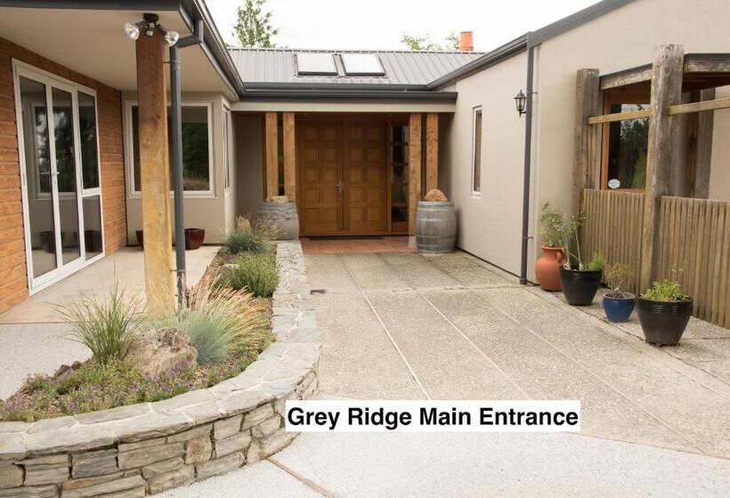 수피리어 스튜디오, Grey Ridge Vineyard Experience