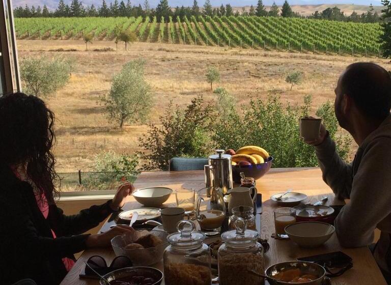 디럭스 스위트, Grey Ridge Vineyard Experience