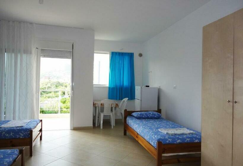 Четырехместный Номер Стандарт Вид на Сад, Spiro Guest House