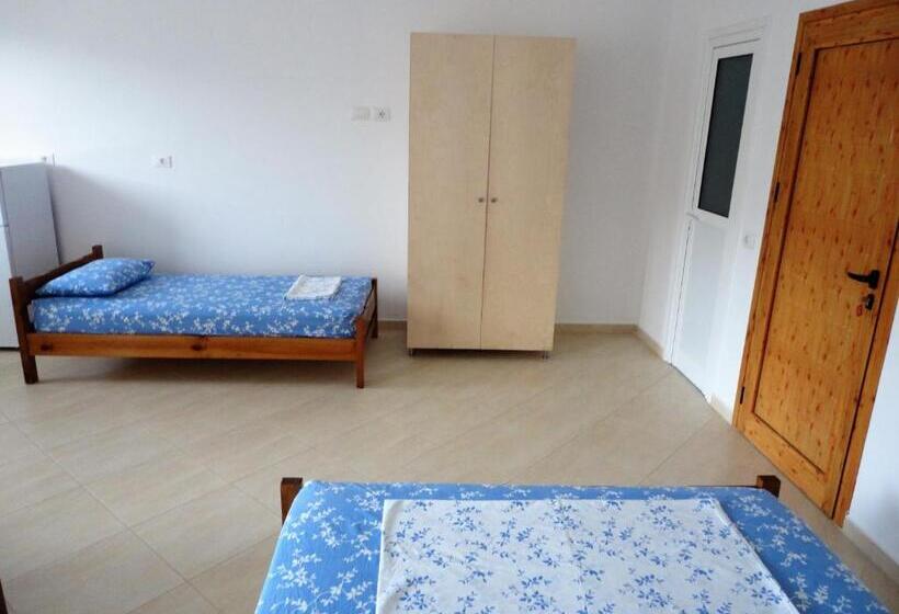 Трежместный Номер Economy, Spiro Guest House