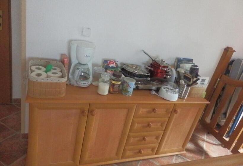 جناح, Pension Cortina