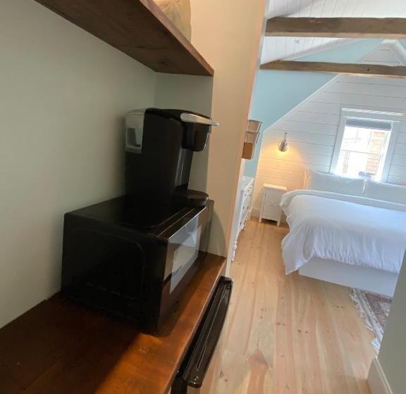اتاق استاندارد با تخت بزرگ, The Clarendon House