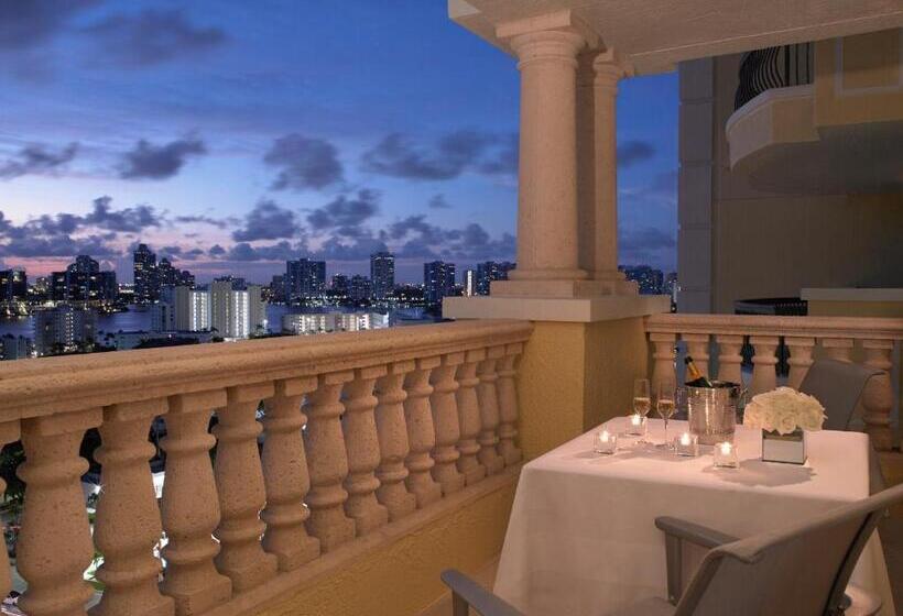Номер Deluxe Кровать Кинг Вид на Город, Acqualina Resort And Residences