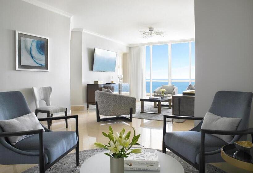 Люкс, Acqualina Resort And Residences