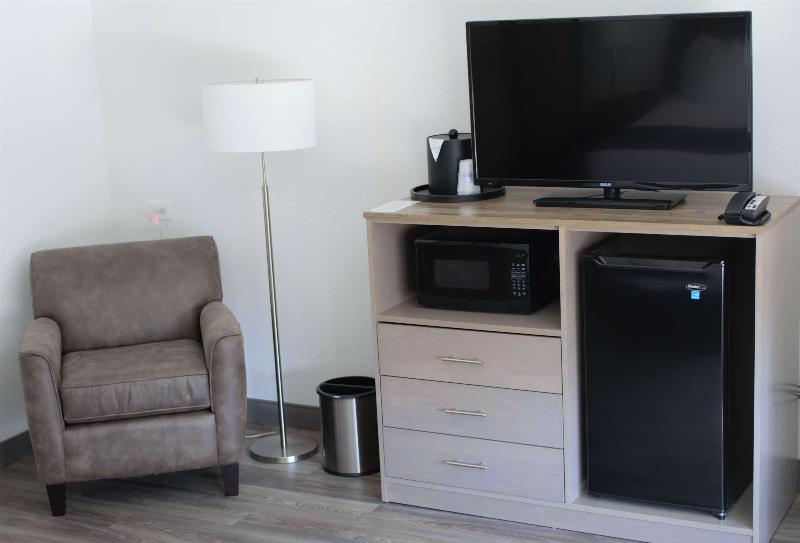 适合残疾人士使用的带超级大床的标准间, Best Western Plus Executive Residency Waterloo & Cedar Falls