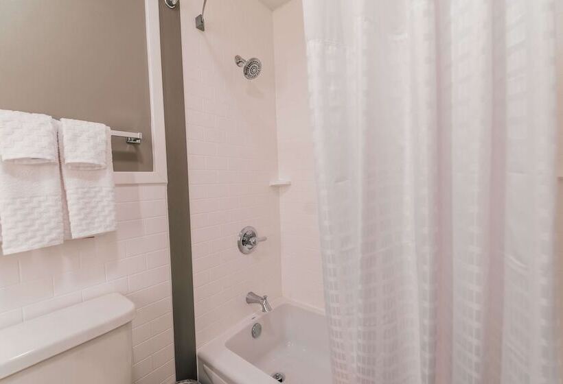 带2个双人床的标准工作室, Best Western Plus Executive Residency Waterloo & Cedar Falls