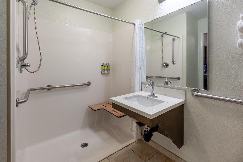 Люкс Адаптированный для Инвалидов, Candlewood Suites West Springfield, An Ihg