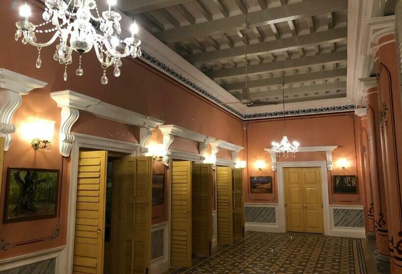 Люкс Кровать Кинг, Cossimbazar Palace Of The Roys