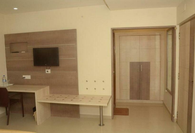 标准间, Kanakabhishegam First Hotel From The Thirukadaiyur Temple