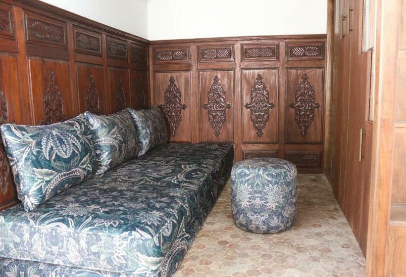 سوییت جونیور, Dar Fama