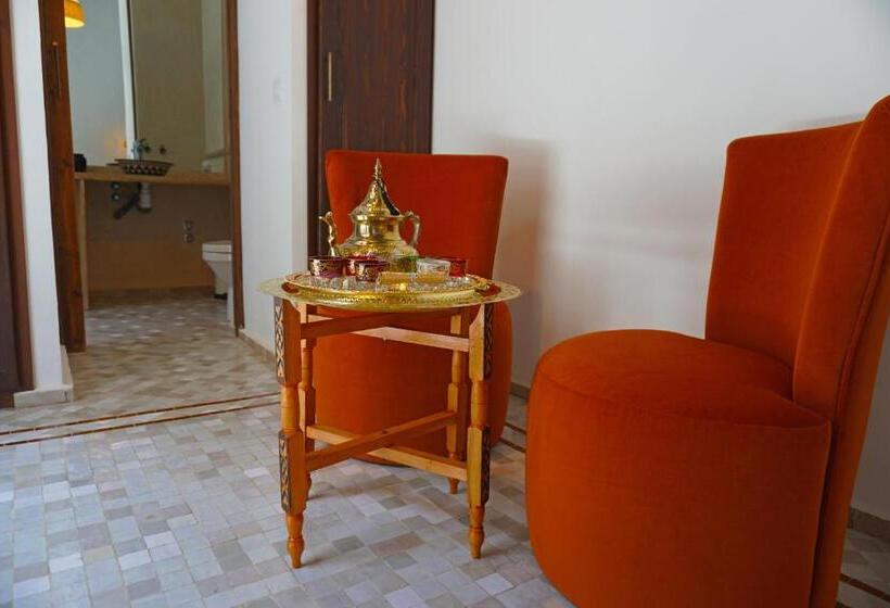 اتاق سوپریور, Dar Fama