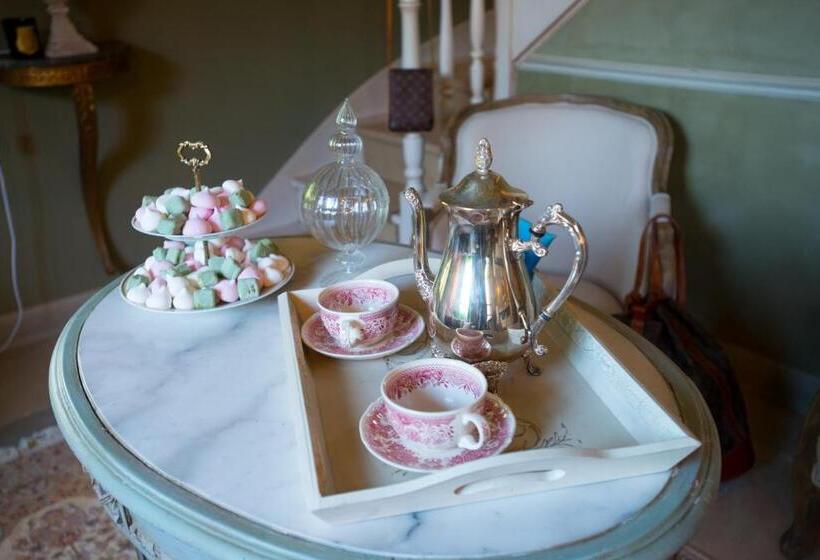 Номер Deluxe, Le Manoir De Maucartier