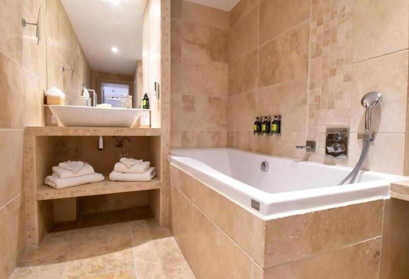 Люкс с гидромассажем, Domaine Ribiera, Hotel 5 Etoiles, Spa & Golf   Forcalquier