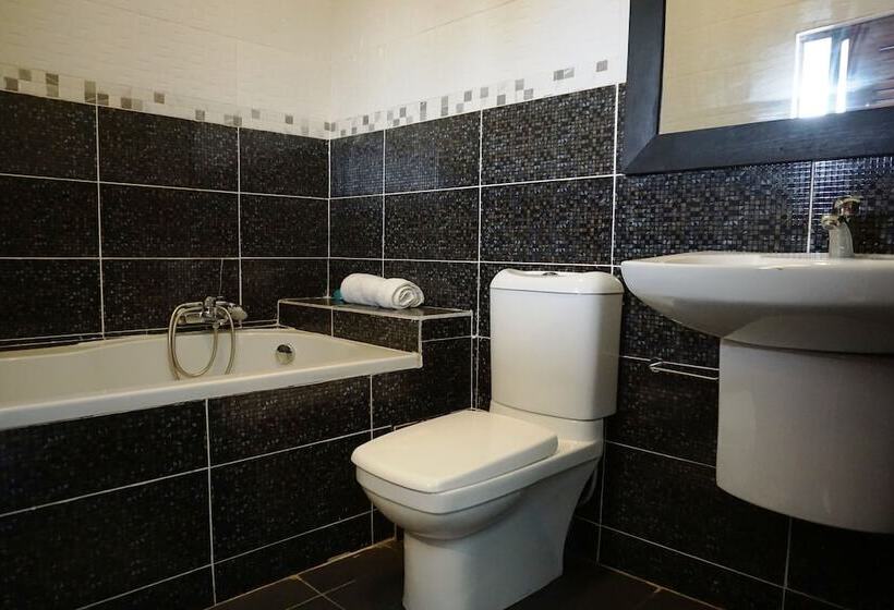 Королевский Люкс, Accra Royal Castle Apartments & Suites