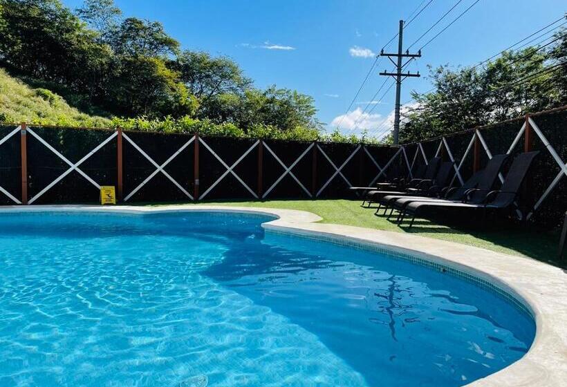 Семейный Номер, Ocotal Bed & Breakfast