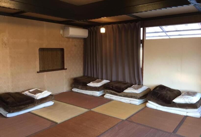 Четырехместный Номер Стандарт Вид на Сад, Okayama Hostel Igusa