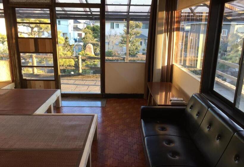Четырехместный Номер Стандарт Вид на Сад, Okayama Hostel Igusa