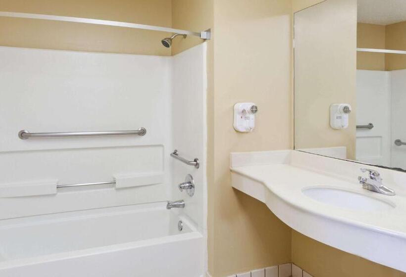 Стандартный Номер Кровать Кинг, Super 8 By Wyndham Ft. Oglethorpe Ga/chatt Tn Area