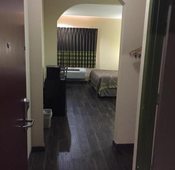 キングサイズベッドのスタンダードルーム, Red Lion Inn & Suites Iah Airport East