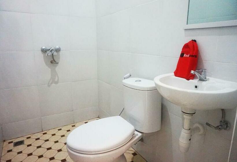Семейный Номер, Reddoorz @ Jalan Tanjung Blitar