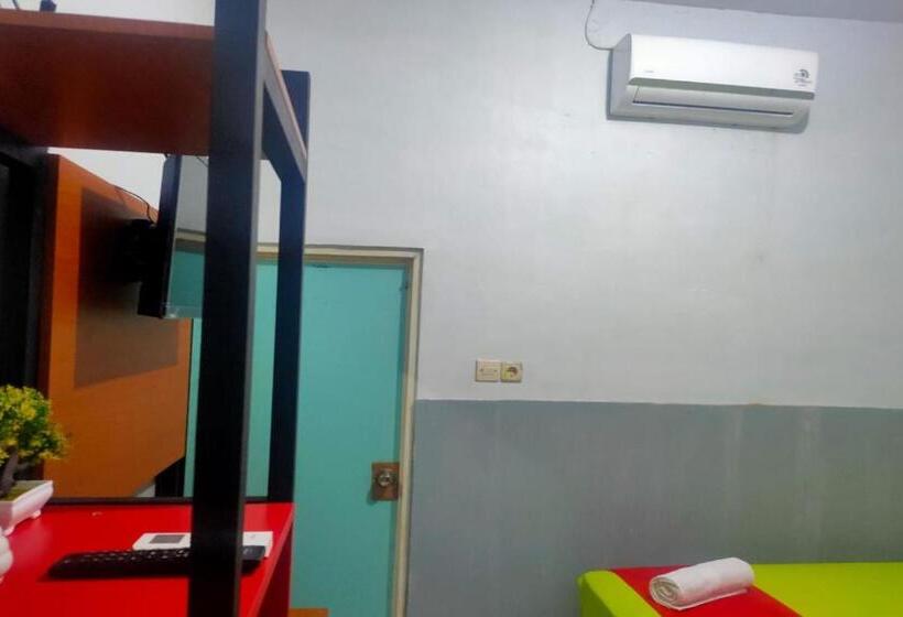 Номер Стандарт, Reddoorz Plus Near Alun Alun Sumenep