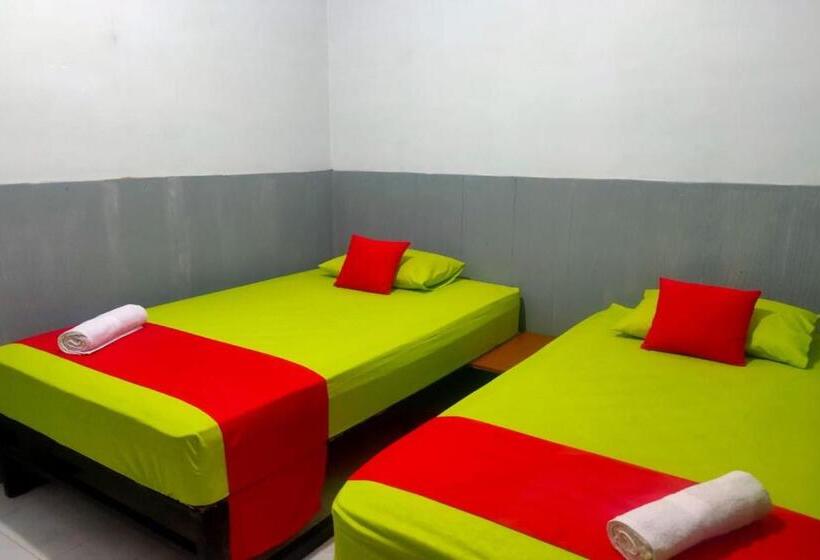Номер Стандарт, Reddoorz Plus Near Alun Alun Sumenep