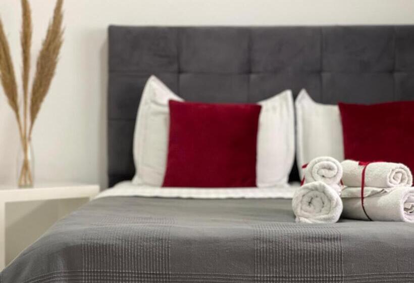 استودیوی استاندارد, Central Studio Apartments