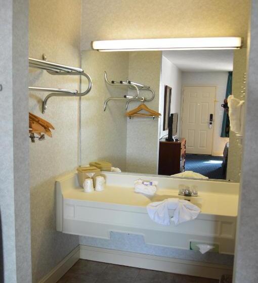 带2个双人床的标准工作室, Bluegrass Extended Stay
