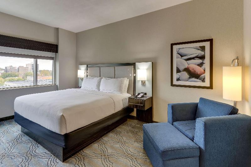스탠다드 룸 킹사이즈 침대, Doubletree By Hilton St. Louis Forest Park