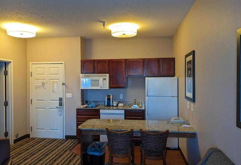 Люкс, Grandstay Residential Suites