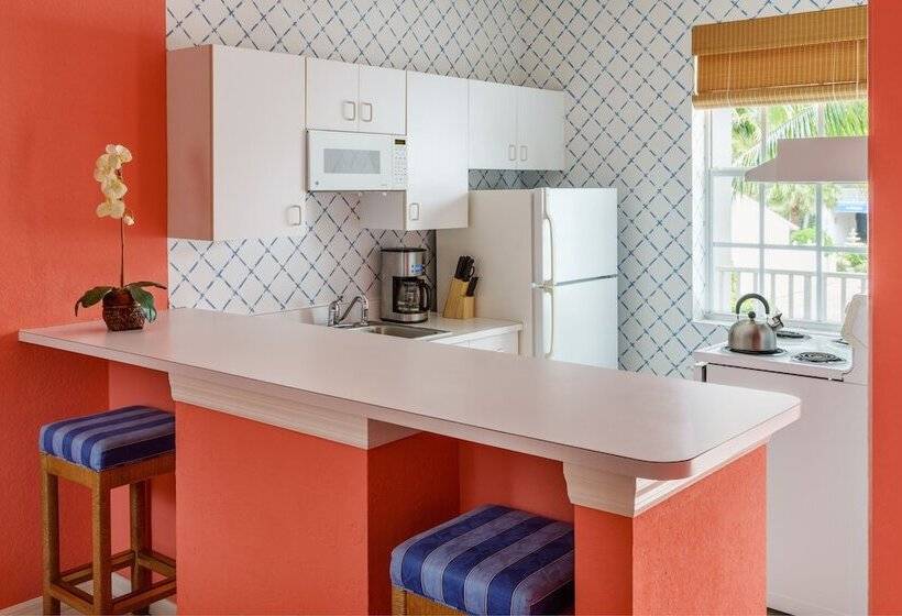 クラシックスイート, Olde Marco Island Inn And Suites