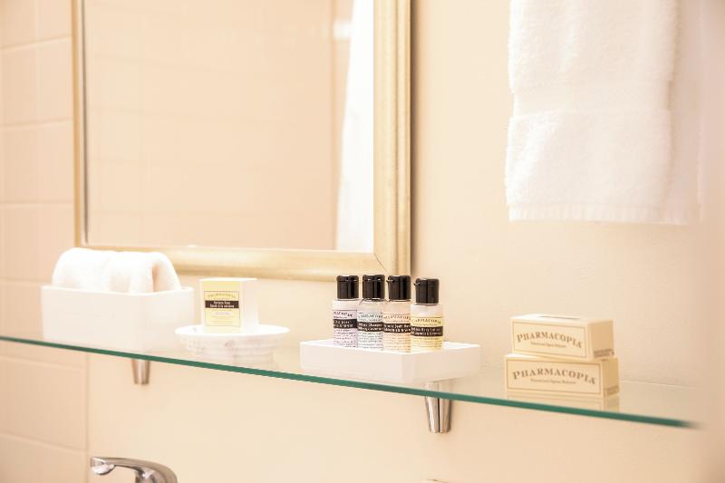 스위트, Park Lane Suites & Inn