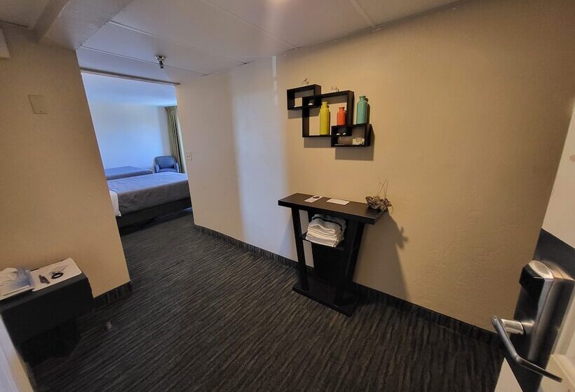 Люкс Семейный 2 Спальни, Beachside Hotel   Daytona Beach   No Pool