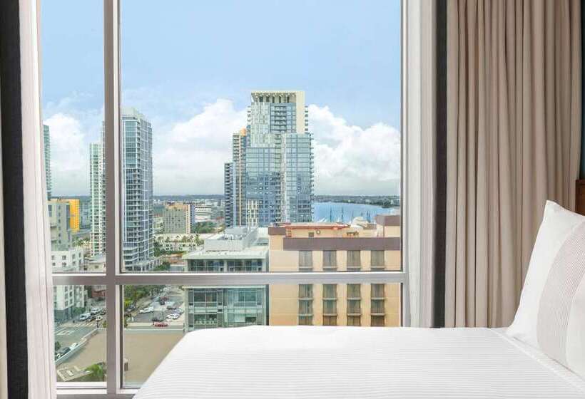 Standaardkamer met Kingsize Bed, The Chattanoogan Hotel, Curio Collection By Hilton