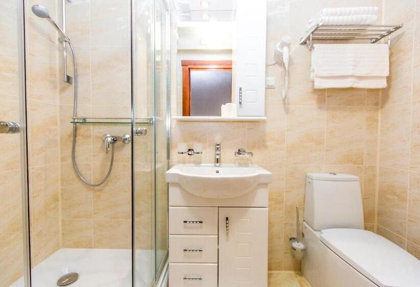 Трехместный Номер Стандарт с Балконом, Atava Family House