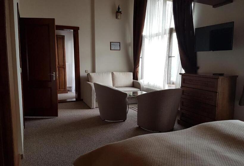 Трехместный Номер Стандарт с Балконом, Atava Family House