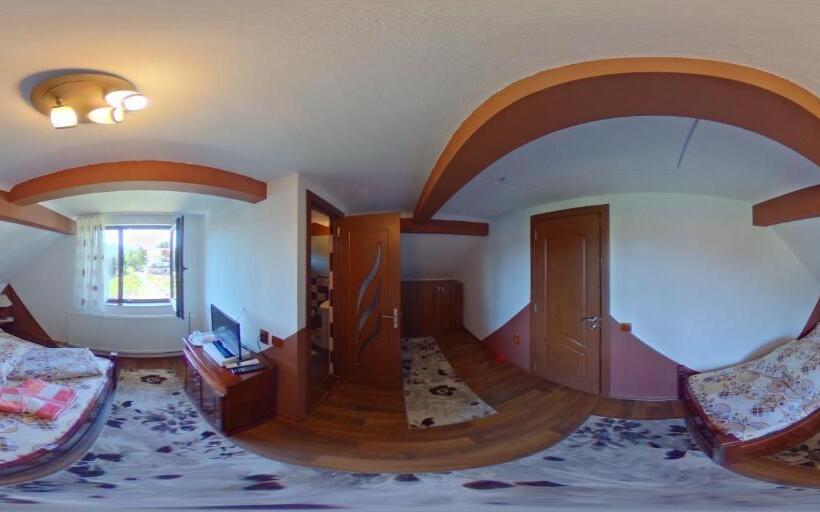 اتاق استاندارد سه نفره, Casa Edy