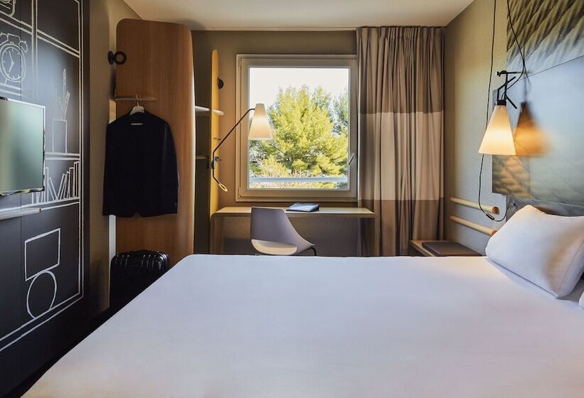 Номер Стандарт Вид на Бассейн, Ibis La Ciotat