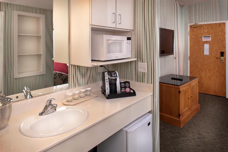 Люкс Кровать Кинг, Williamsburg Woodlands Hotel & Suites, An Official Colonial Williamsburg