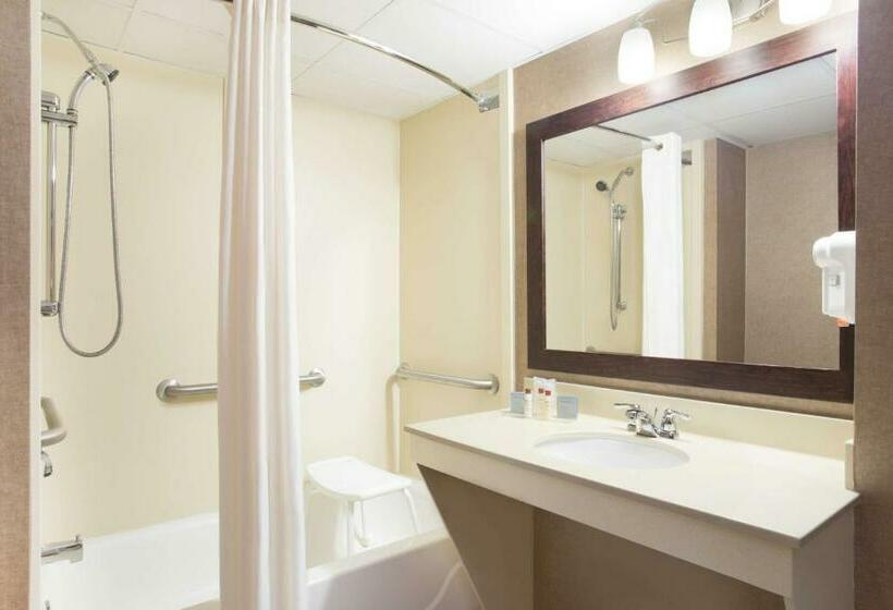 Люкс Deluxe Кровать Кинг, Wingate By Wyndham Garner/raleigh South